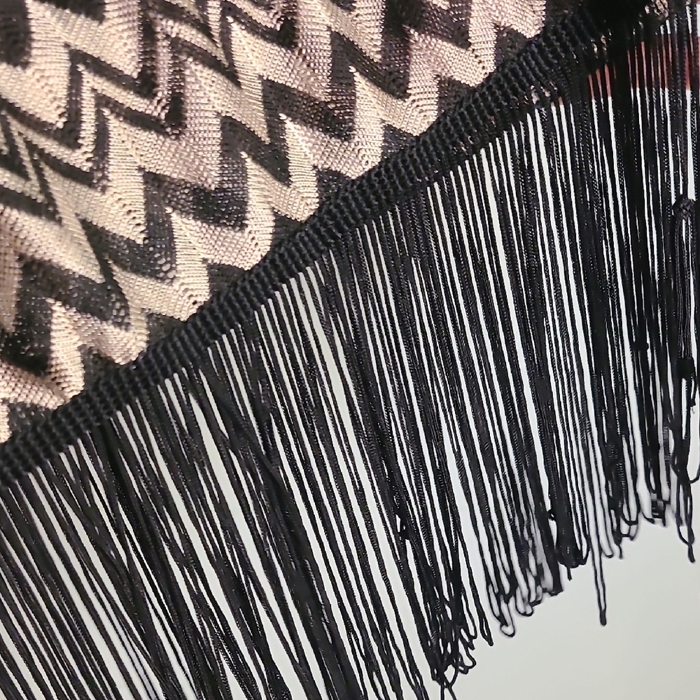 Chevron Fringe Top. - Picture 4 of 6